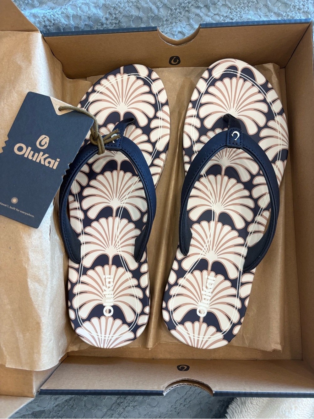 OluKai Women’s Navy and Cream Shell-Print Flip Flops